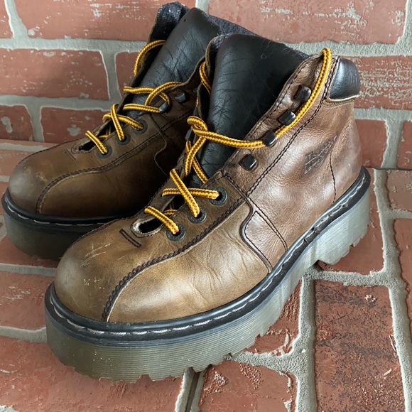 Dr. Martens Shoes - Women’s DR. martens size 8 AW004 made in England check them out very nice 👍